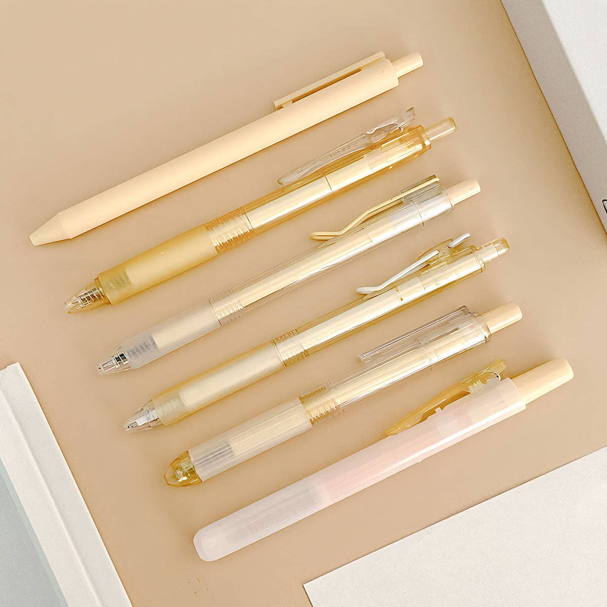 Wrapables.com - Wholesale Pen - Wrapables Retractable Rollerball Pens and Highlighter Set 616