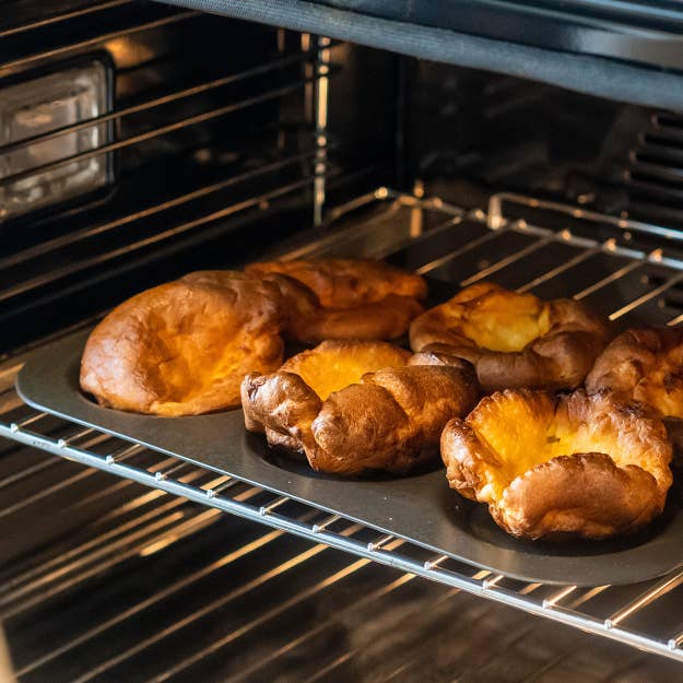 samuel groves – wholesale Baking dish – Mermaid Hard Anodised 6 Hole Yorkhire Pudding Tray4