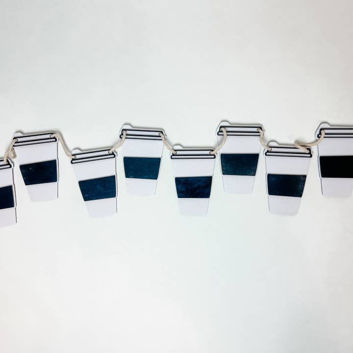 Guirlande de tasses à café pour la vente par Roaming Druggist Shop