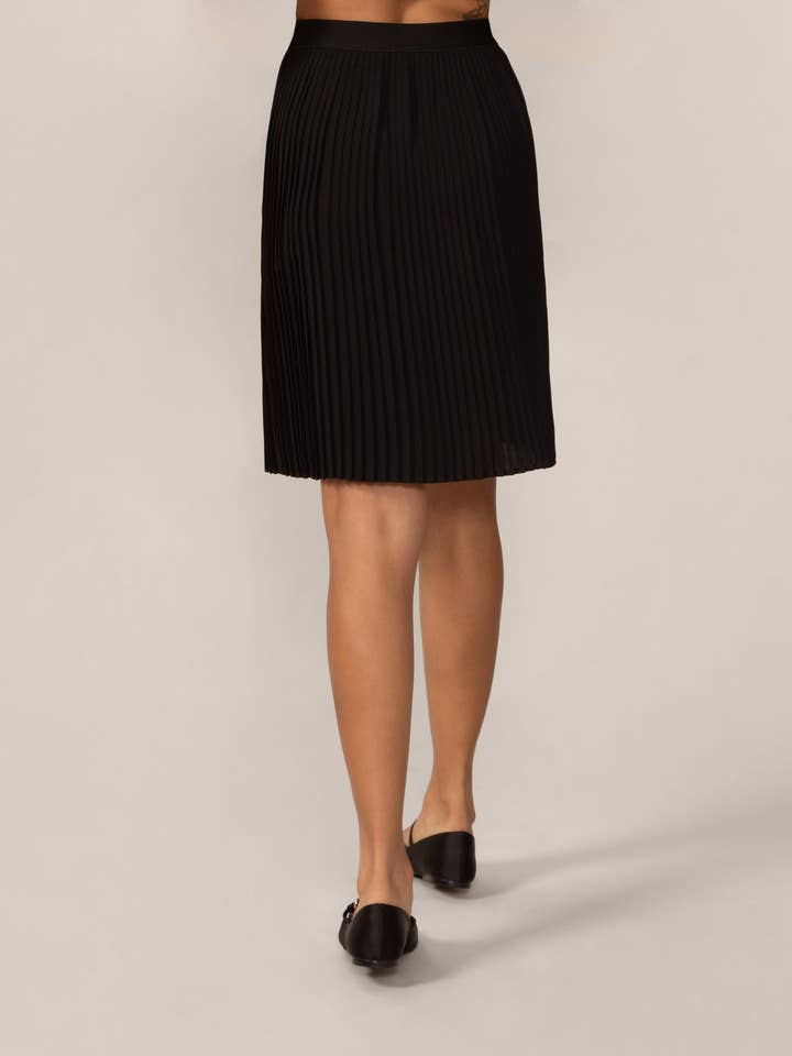 Knee-Length Pleated Skirt In Black for wholesale by Rachel