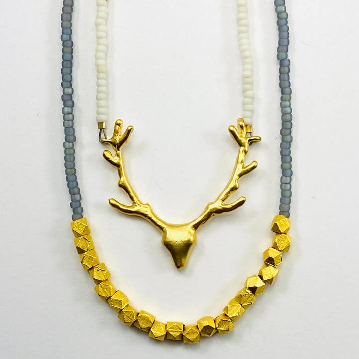 Conjunto de Collar con Cuentas Grises - Cabeza de Trofeo Dorada para venta al por mayor de Sarah Crawford Handcrafted