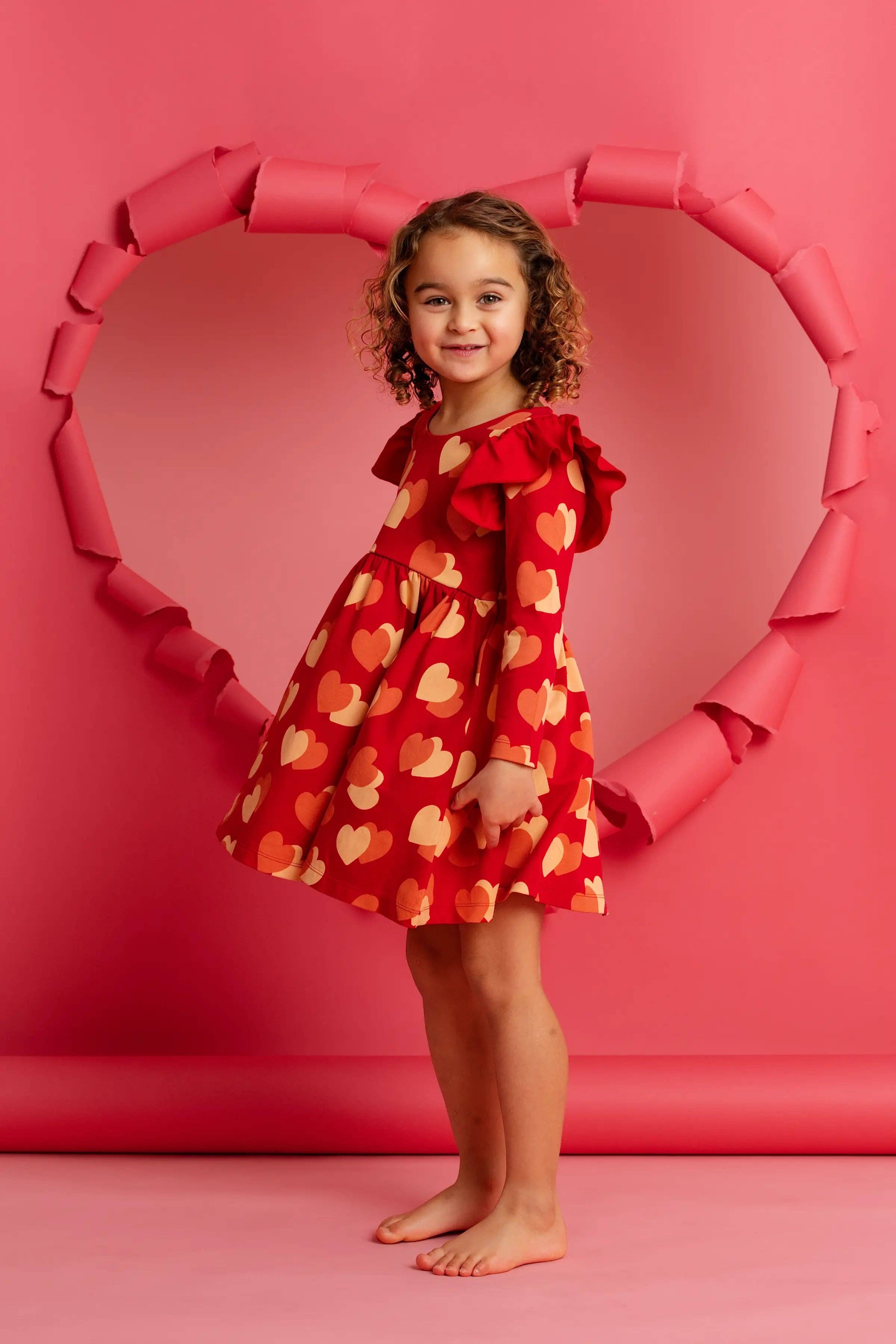 Monica + Andy – wholesale Klänning – Barn – Alla hjärtans dag Volang Låt oss Dansa Klänning_Fladdrande Hjärtan2