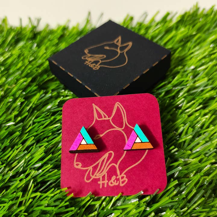 Orecchini geometrici colorati in legno, gioielli fatti a mano per la vendita all'ingrosso da parte di Herbs&Belles