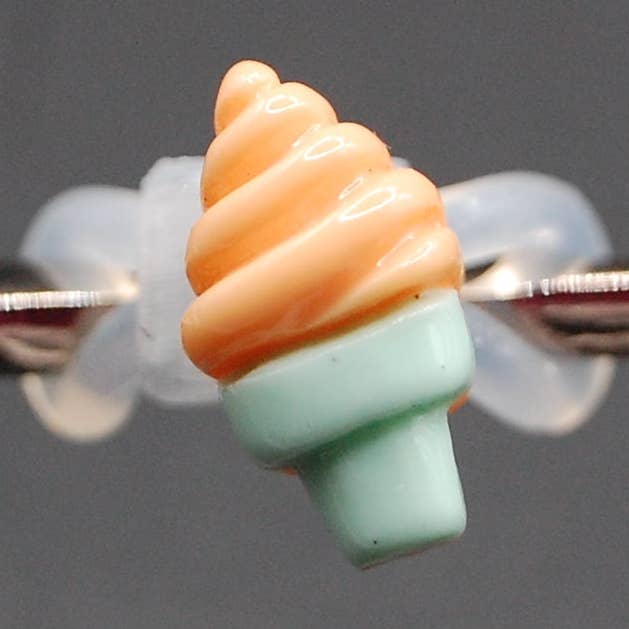 Eiswaffel-Charm für den Großhandel von Www.eyeglasssesdecorations.com