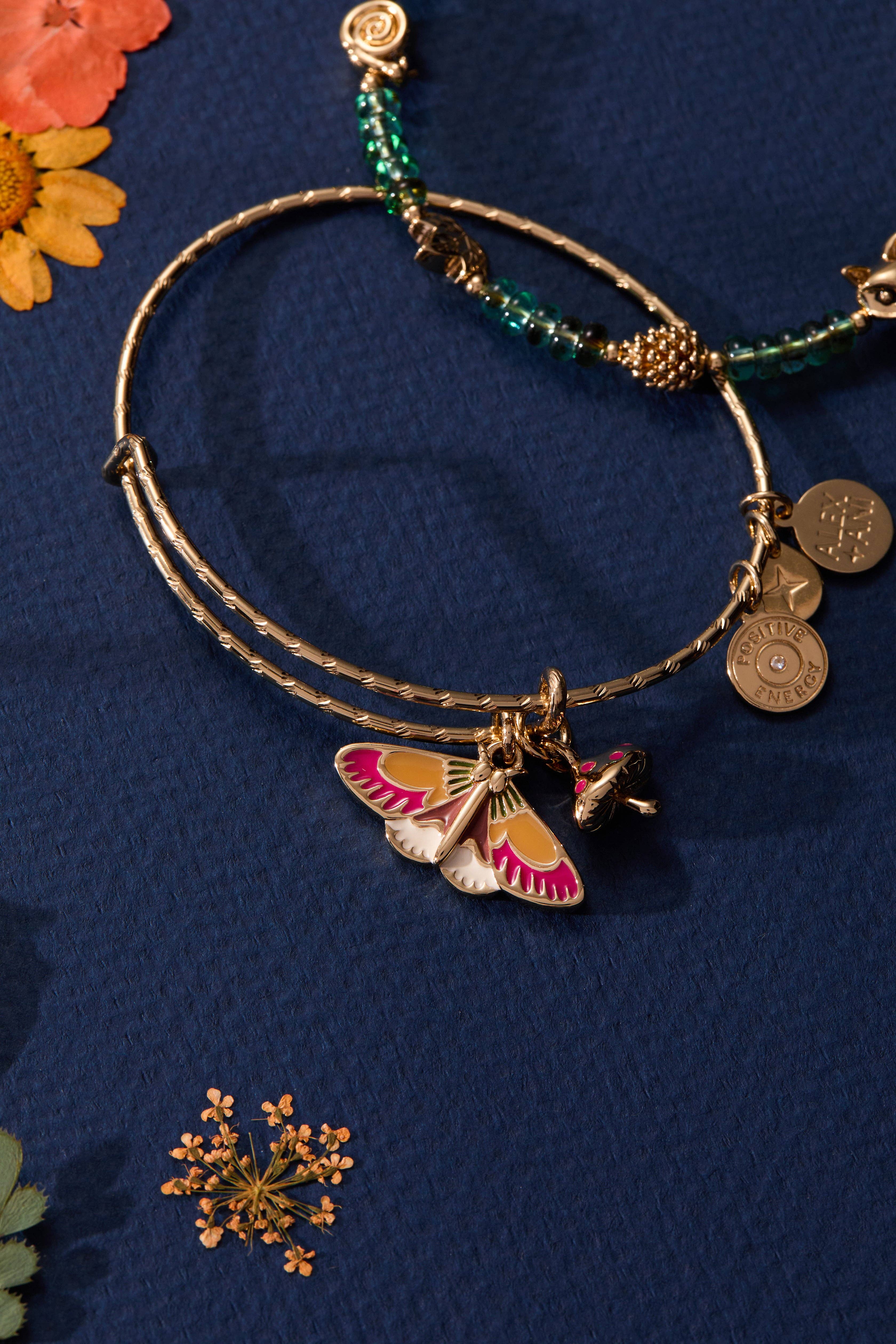 Alex and Ani - Vente Bracelets à breloques/pendentifs - Bracelet Charme Duo Papillon de Nuit & Champignon des Bois1