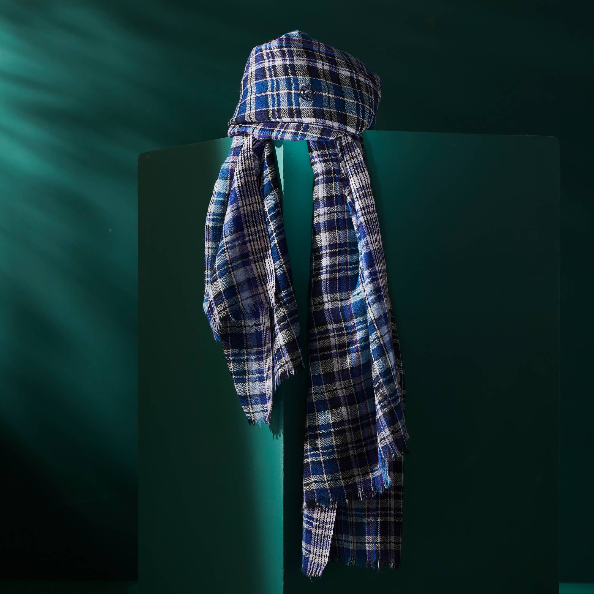 AV08 PARIS - Wholesale Scarf - Men's - MEN'S CHECKED SCARF BARRA – BLUE MERINO WOOL1