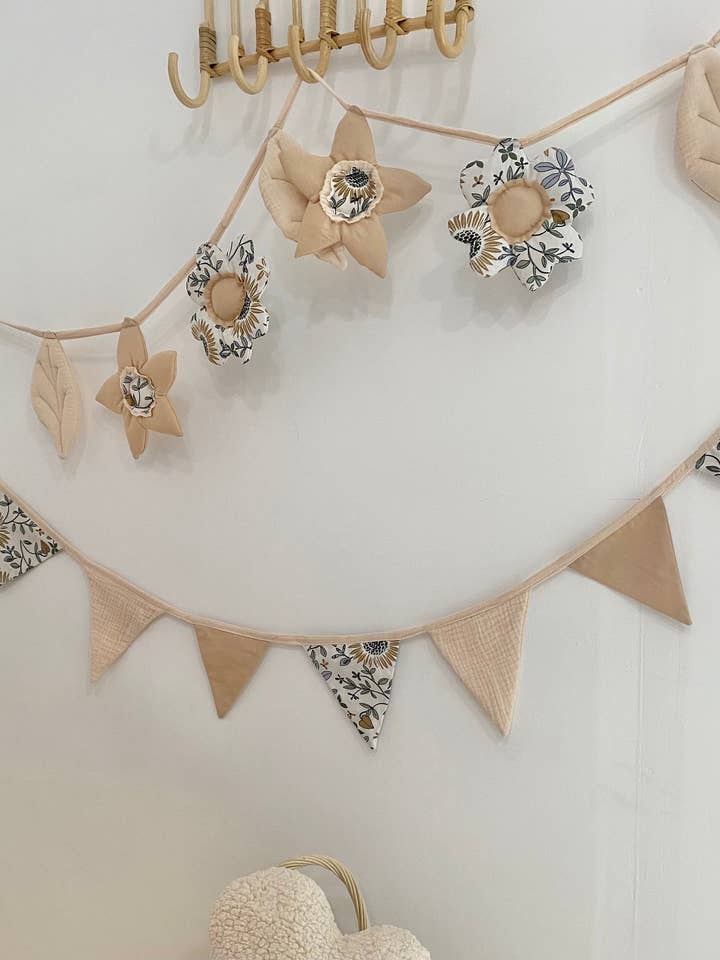 Ghirlanda boho in mussola di cotone | Ghirlanda di bandierine per bambini per la vendita all'ingrosso da parte di Velvet White