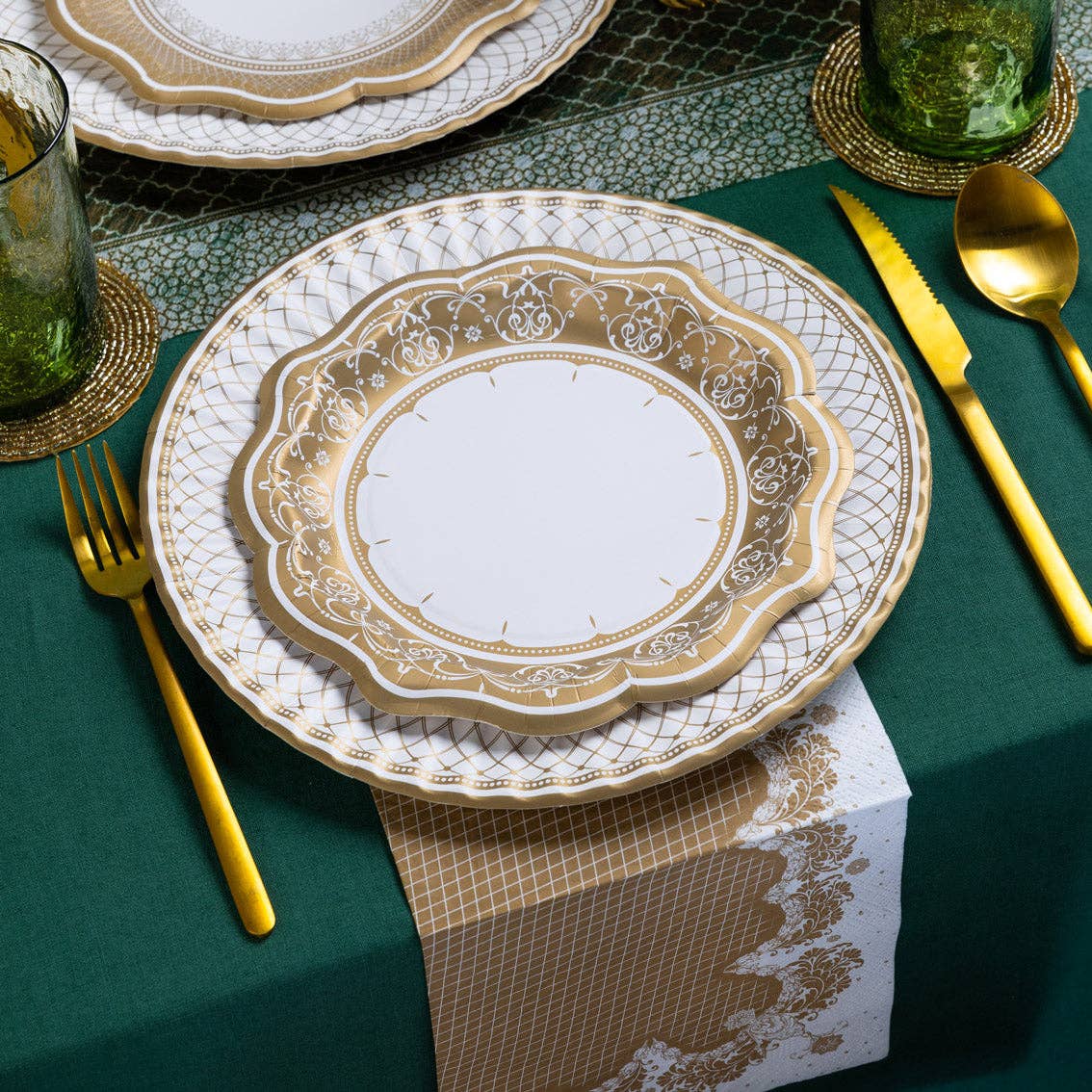 Talking Tables USA - Wholesale Disposable Plate - Gold Plates Medium - 12 Pack | Christmas Plates |8