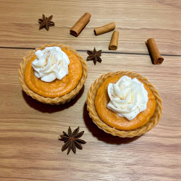 Wax and Wix Bakery® - Wholesale Wax Melt - Spiced Pumpkin Pie Wax Melts. 5 oz. 2 Full Mini Pies1