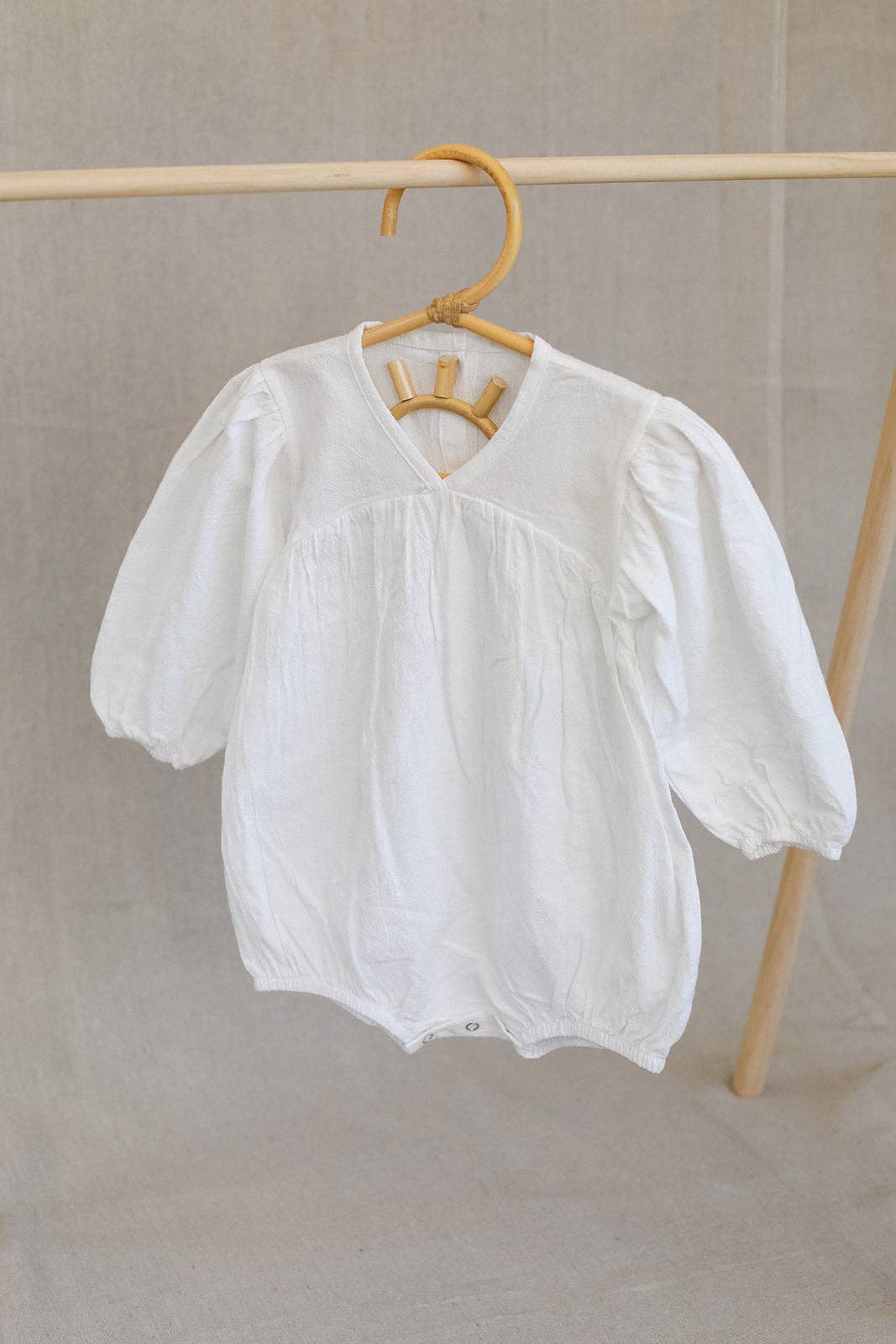 ntrl co. - Vente Body (sans pieds) – bébé - Chloe Barboteuse Bulle | Bulle Classique en Lin Blanc5