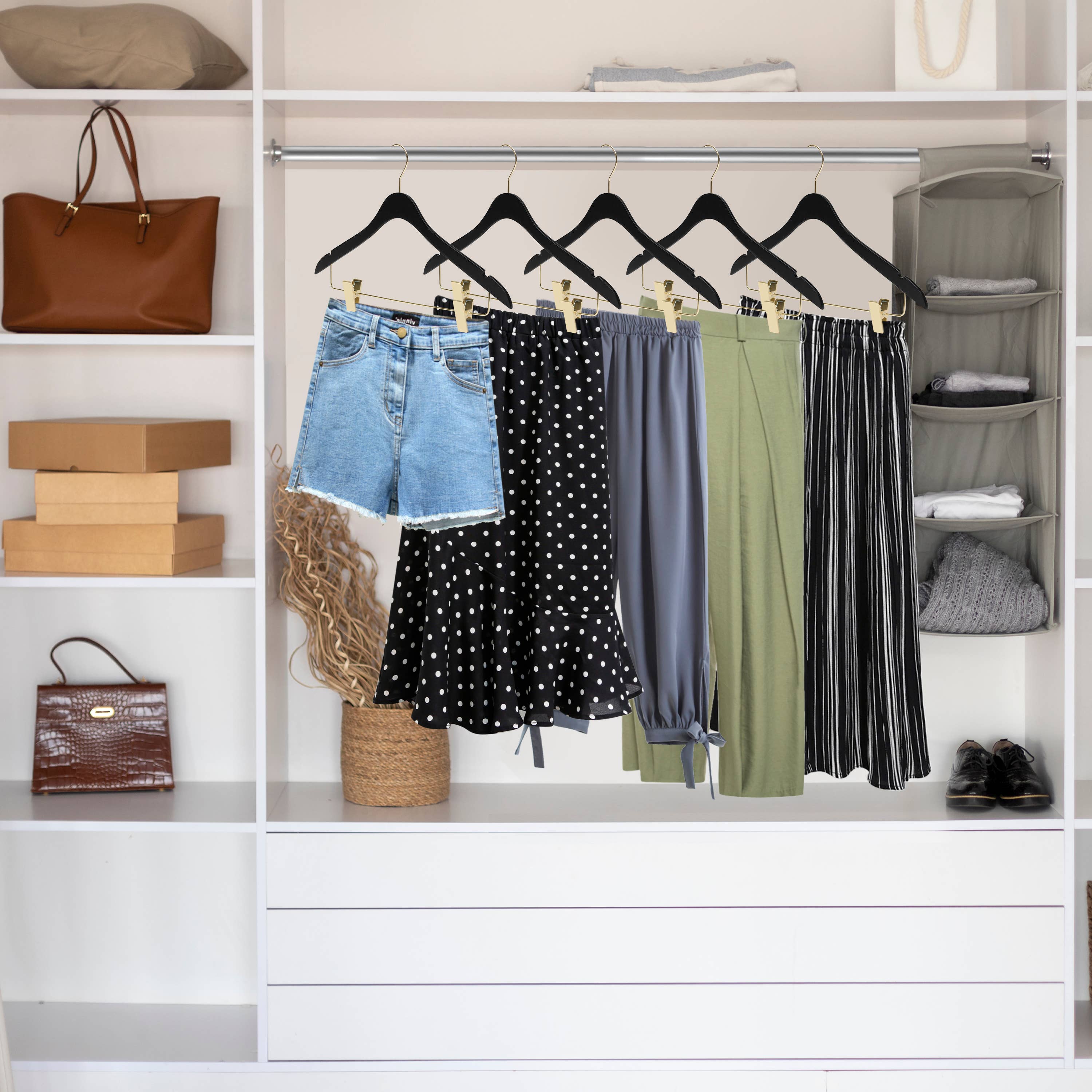 Quality Hangers – Cabides por atacado – WS73 Cabides Ultra Finos para Saias e Calças com Clipes Preto/dourado - 5 Unidades24