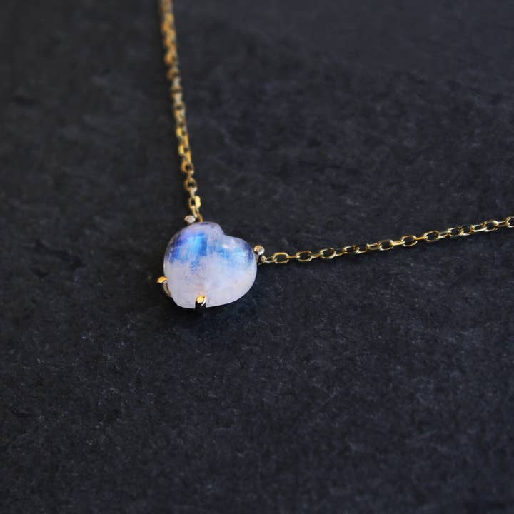 Kimiya Designs - Venta al por mayor Collares con colgantes/abalorios - Delicado collar de piedra lunar con forma de cabujón solitario en forma de cab1