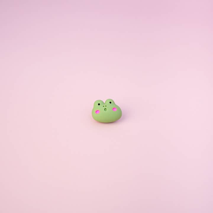 Mini Story Co – wholesale Nål och knapp för kavajslag – Little Frog Brosch | Grön grodnål | Söt djurmärke | Små froggy-nålar | Pride Frog Lapel Pin | Kawaii Frog Pin present till barn5