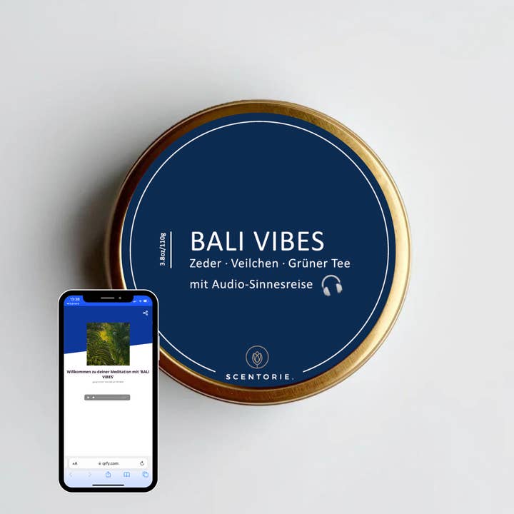 Vela aromática BALI VIBES de cera de colza con mecha de madera, 110 g/20 h para venta al por mayor de SCENTORIE.