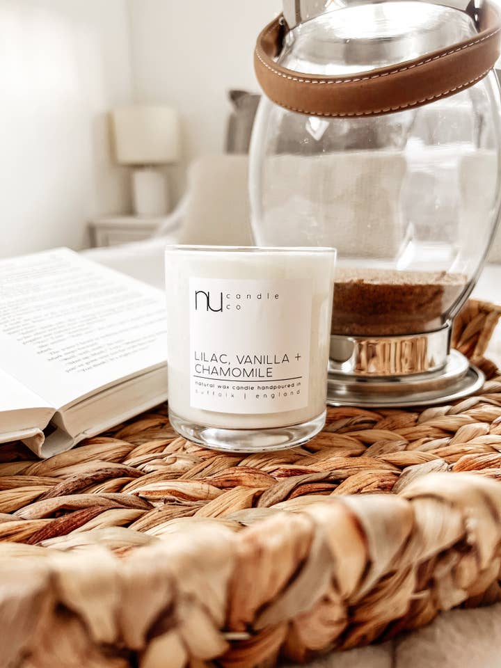 lila, vainilla + manzanilla | vela de firma para venta al por mayor de naturally unique candle co
