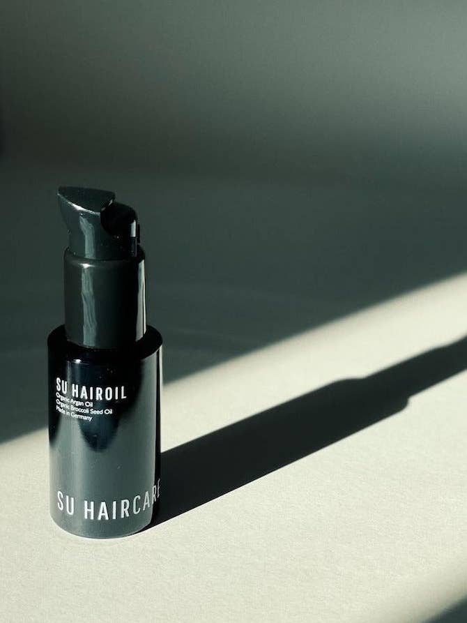 HUILE POUR CHEVEUX pour la vente par SU Haircare