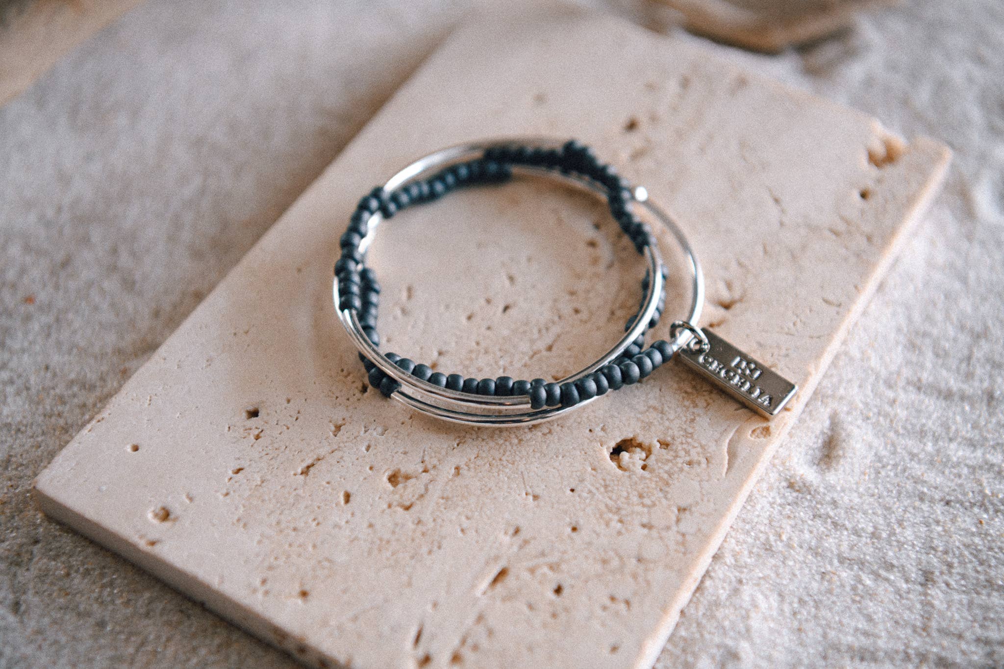 Cecelia Designs Jewelry - Vente Bracelet de perles - Bracelet triple tour perlé en or ou argent5