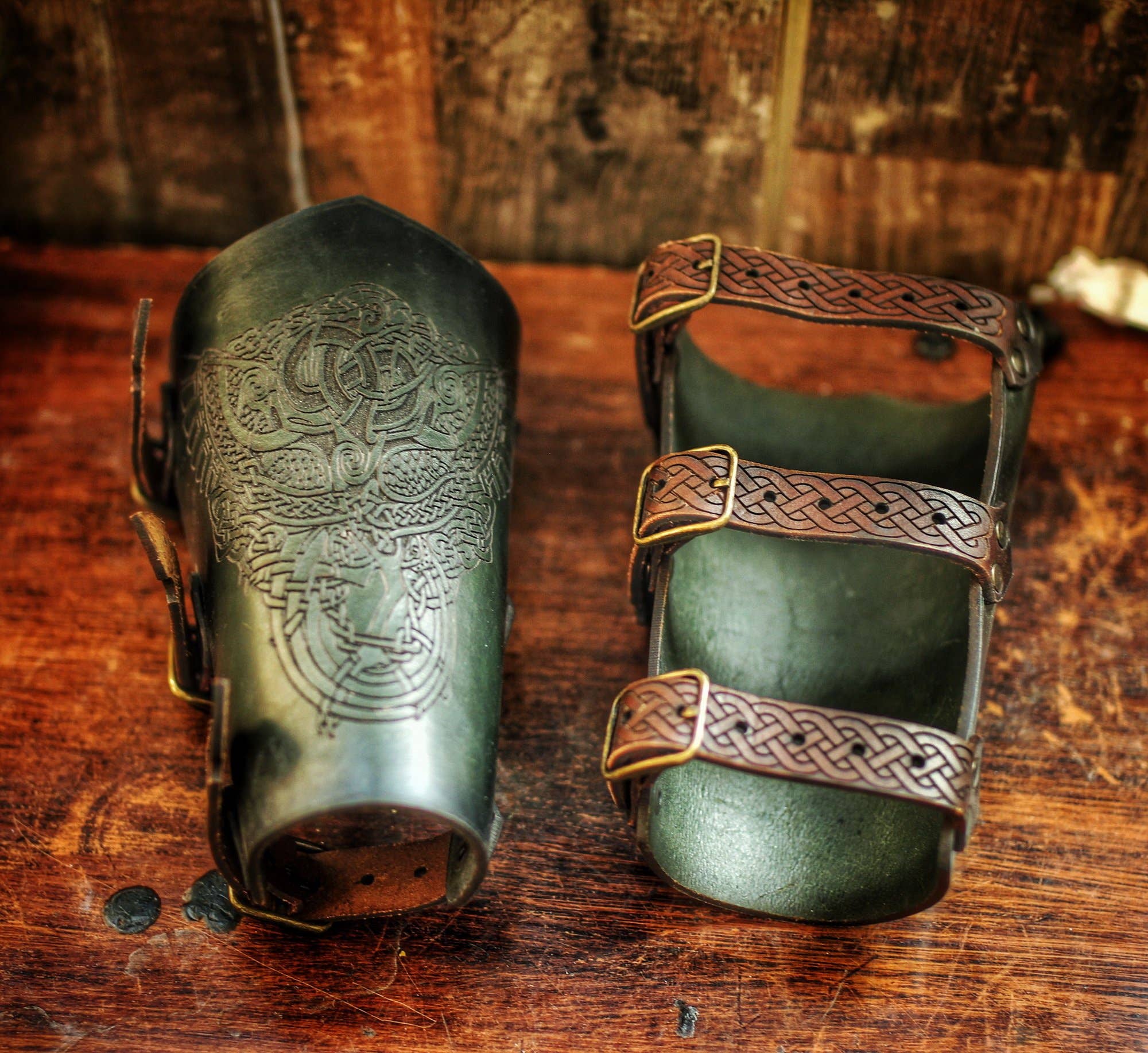 Outcast Props - Vente Déguisement – unisexe - Vambrace en cuir druide celtique2