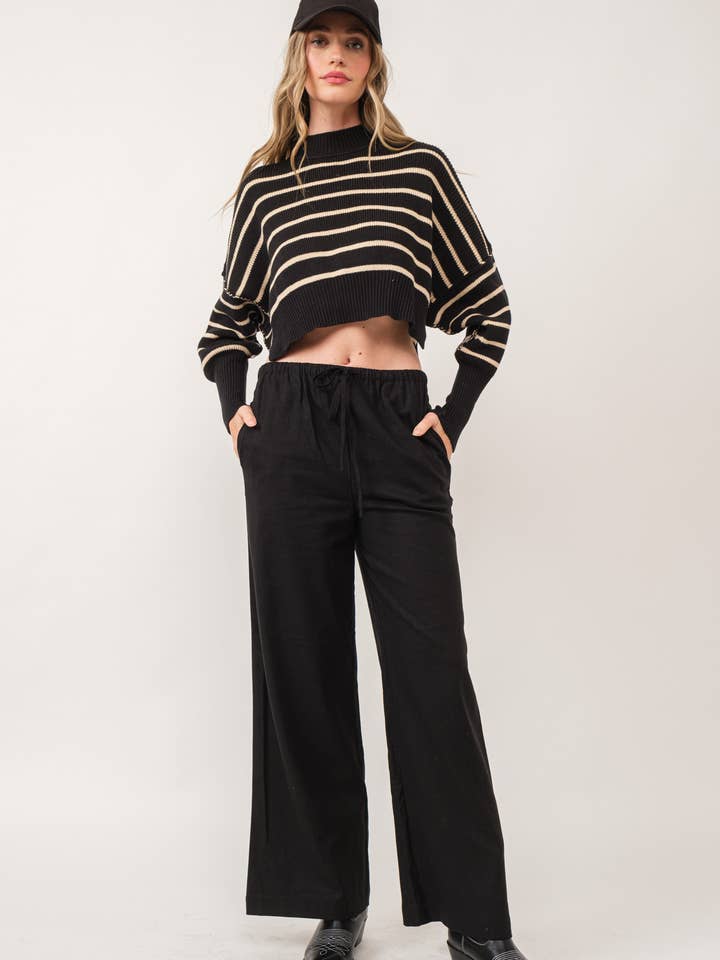 In the Beginning – Großhandel Strickpullover – Damen – Schwarz gestreifter, bauchfreier Pullover