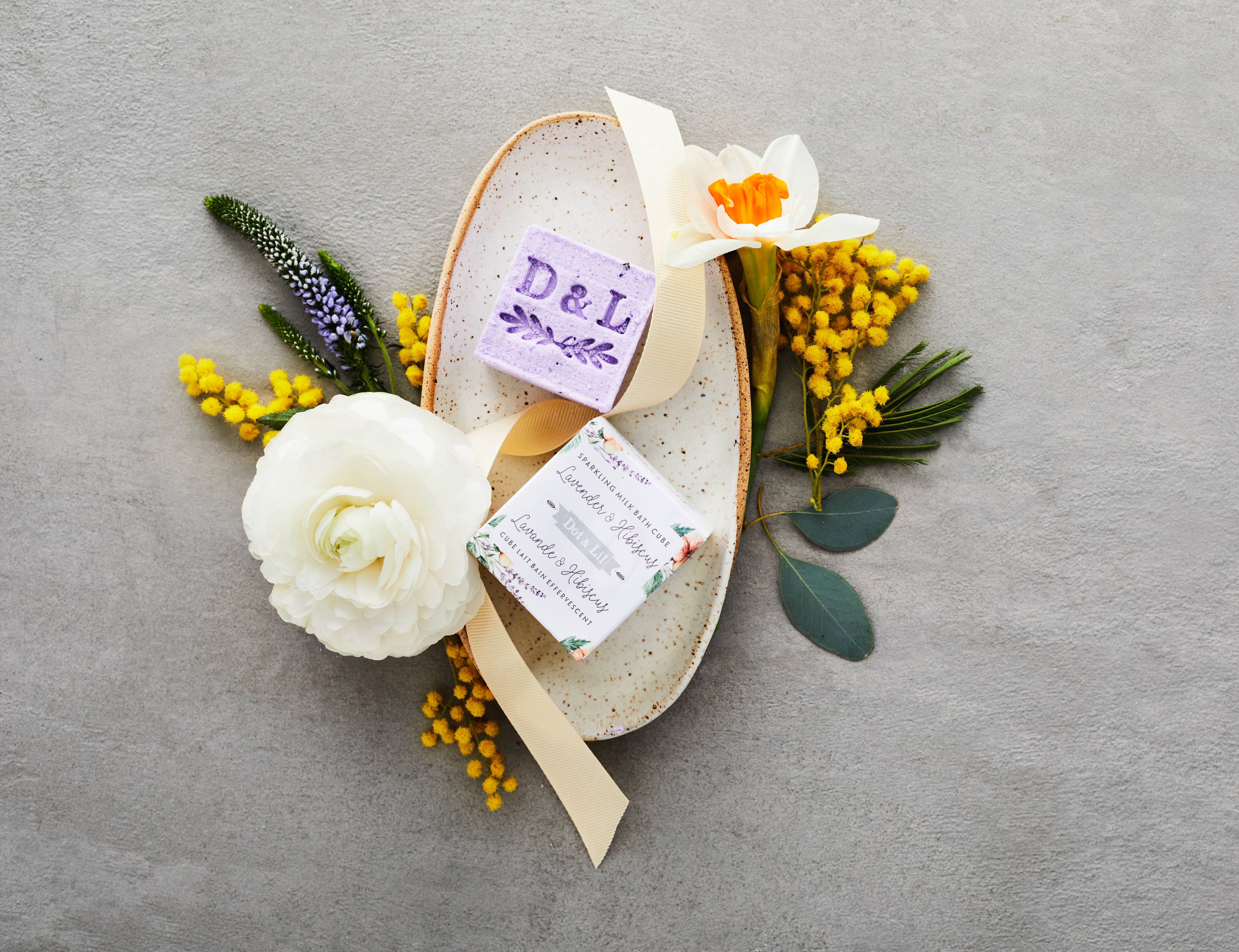 Dot & Lil - Wholesale Bath Bomb/Fizz - Lavender & Hibiscus Sparkling Milk Bath Cube1