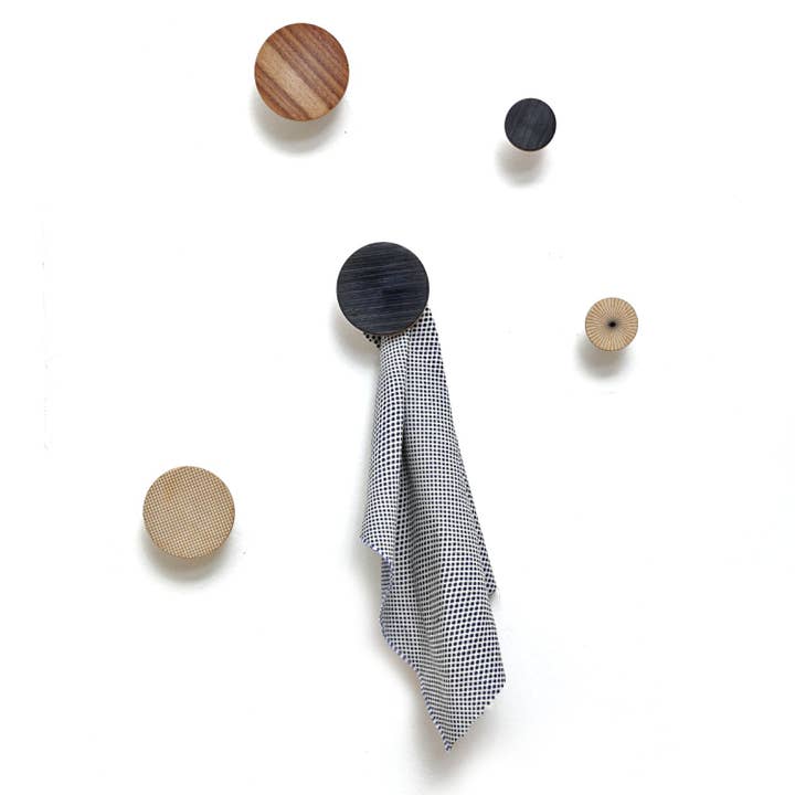 Percheros Graficos | Sæt med 5 assorterede vægpinde for engroshandel hos Robert Allen