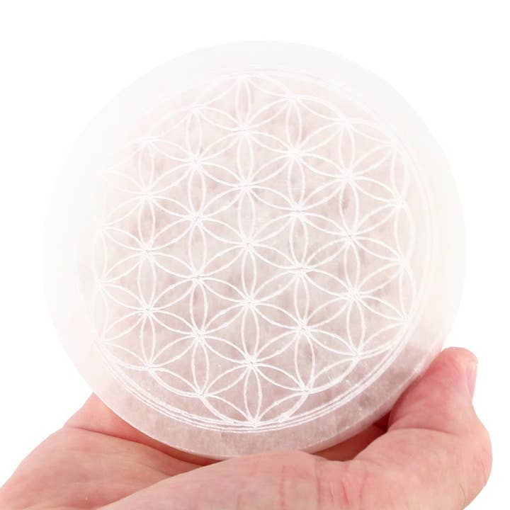 Cerchio Selenite EXTRA Fiore della Vita Ø 10 cm Sp. 2,2 cm per la vendita all'ingrosso da parte di Artisans de Madagascar