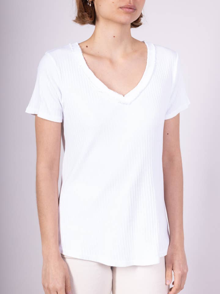 L'Emotion – Engroshandel T-shirt – til kvinder – Plisseret T-shirt i bomuld med V-hals3