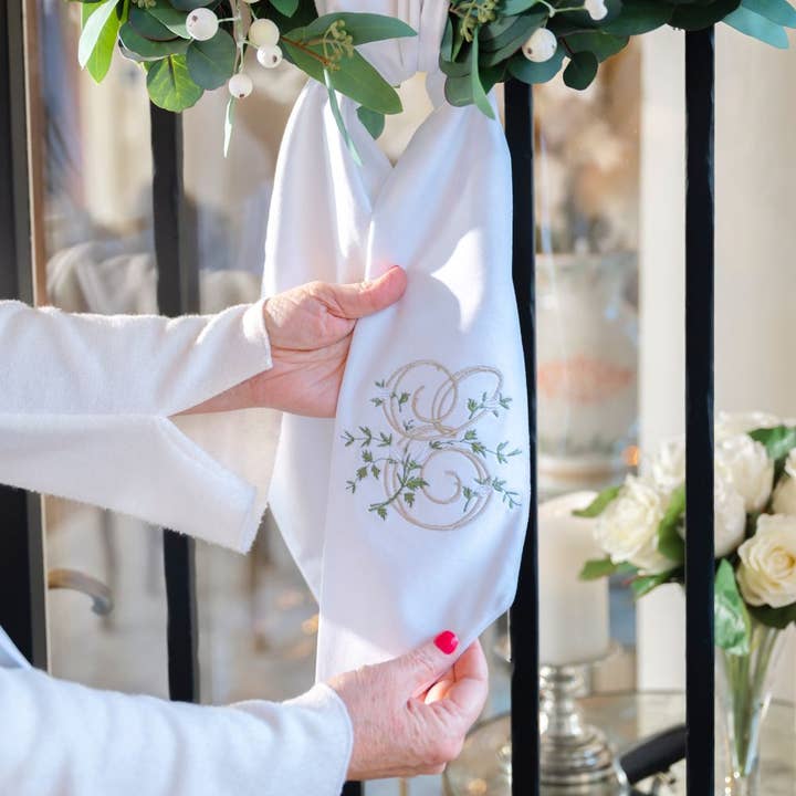Blomstermonogram Hvid Linned Sløjfe / Bånd - Ny for engroshandel hos Arte Italica & Crown Linen Designs