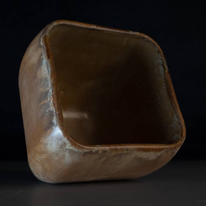 Small concrete pot, Eiapit 1 design for wholesale by Eiapit