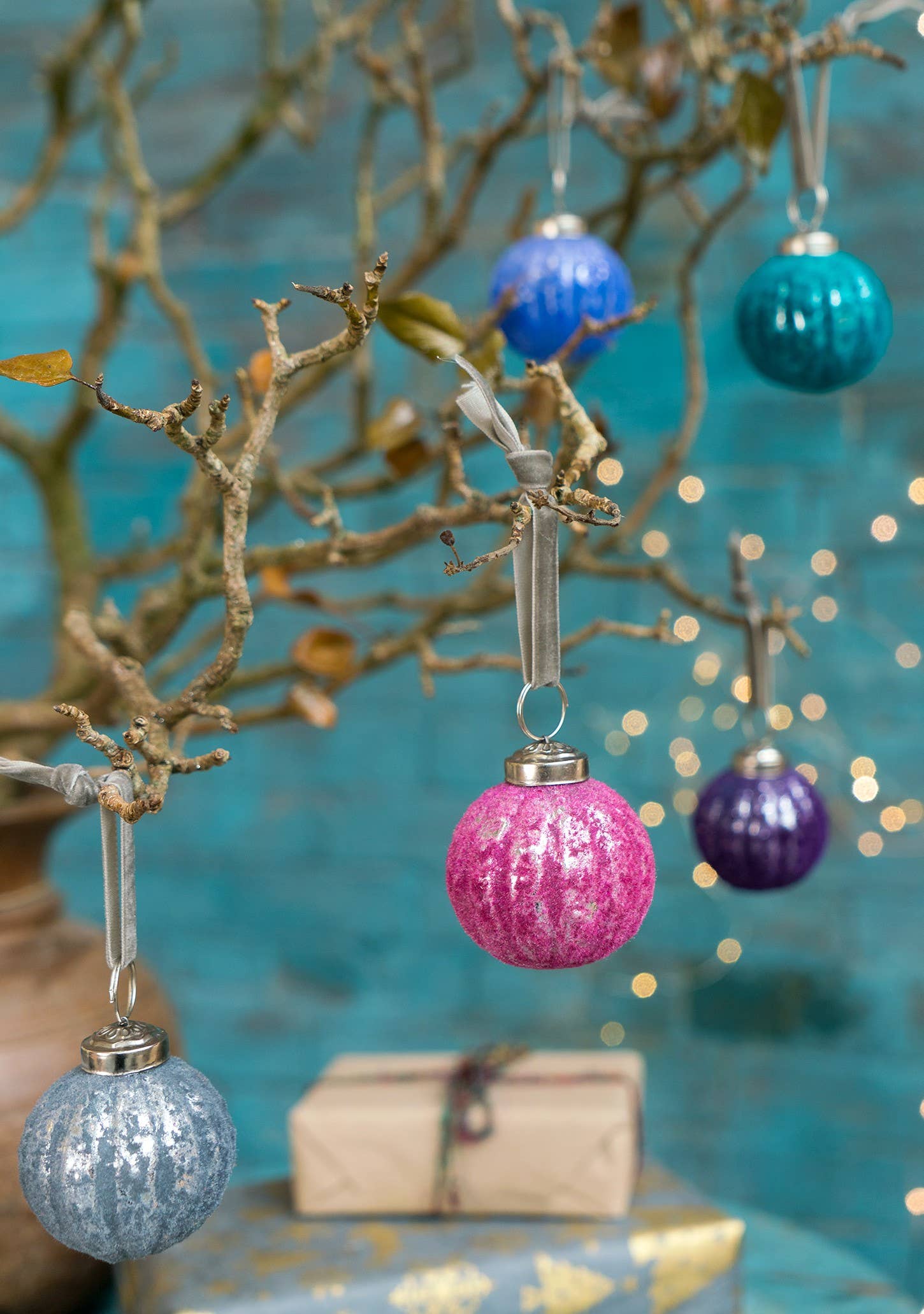 Namaste – wholesale Christmas decoration – Aria Frosted Recycled Glass Bauble