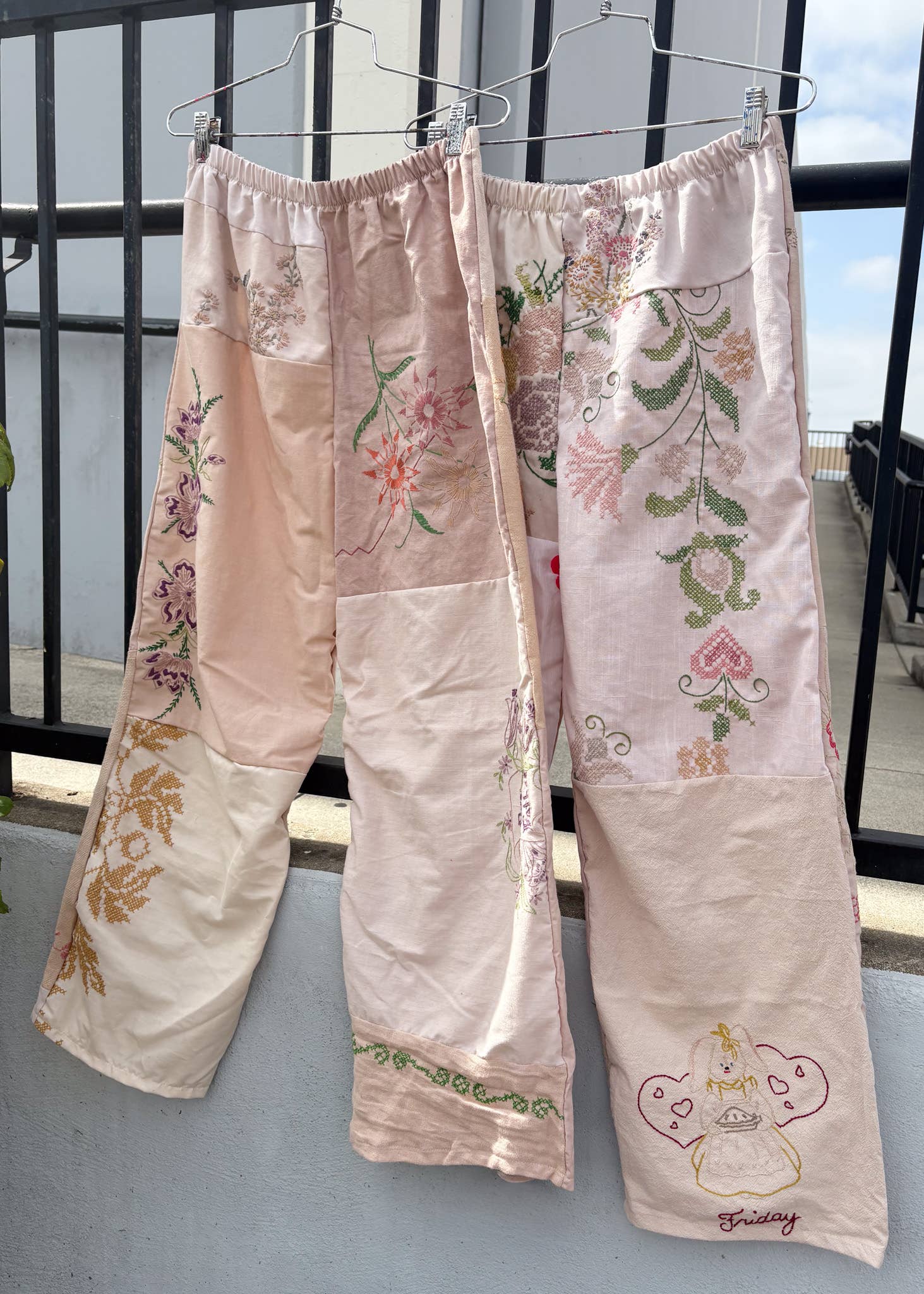 Classique Ensemble de Pantalons Brodés Assemblés en vente sur Faire4