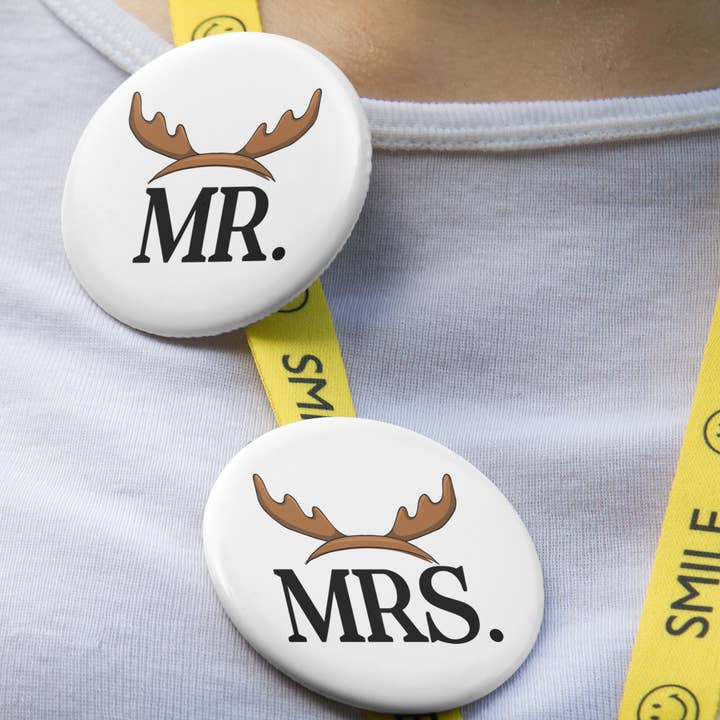 Ensemble de boutons Pinback Mr & Mrs Christmas pour la vente par Droo and Aya