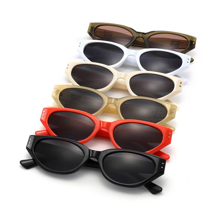 Retro Oval Women Sunglasses with Temple Metal Detail for wholesale by Cramilo Eyewear