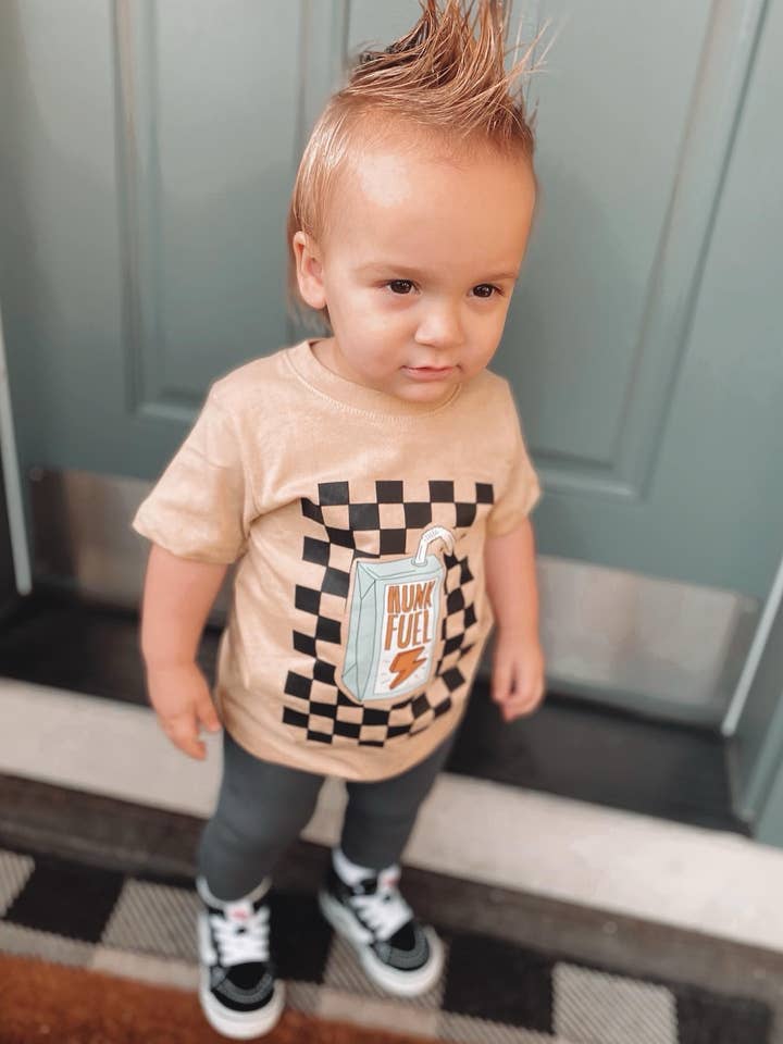 T-shirt graphique Hunk Fuel pour la vente par AK CLOTHING COMPANY, LLC