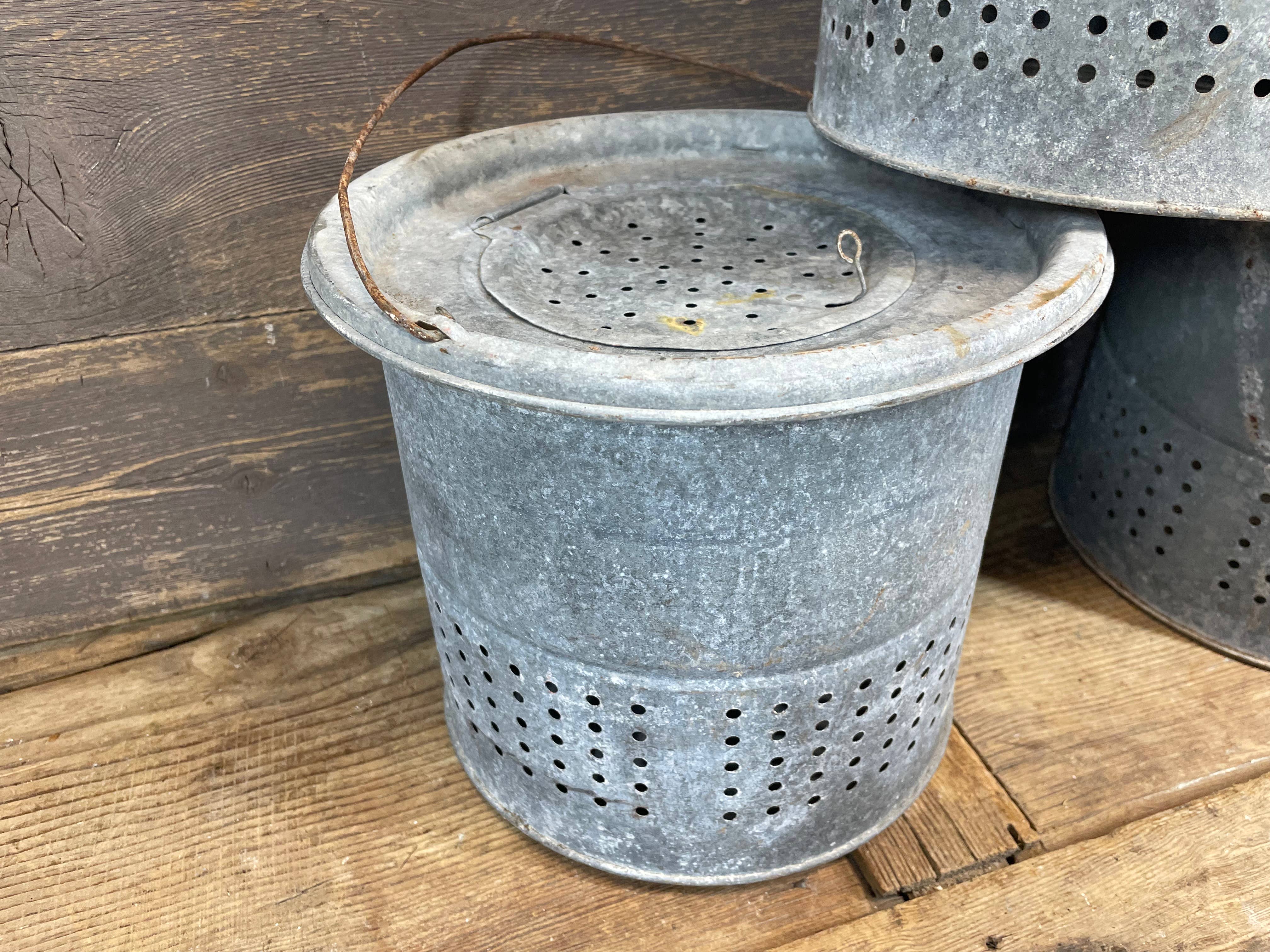 My Amigos Imports – wholesale Bucket/pail –   Vintage Metal Bait Bucket-Original-ER-Fishing Pail-Lot #31