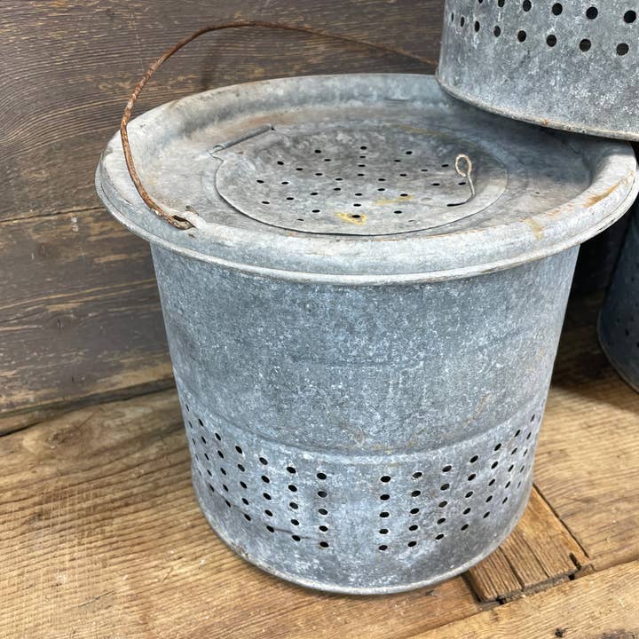 My Amigos Imports – wholesale Bucket/pail – Vintage Metal Bait Bucket-Original-ER-Fishing Pail-Lot #31