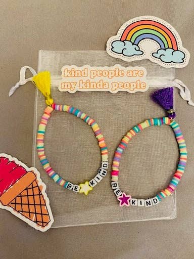 Bracelet à perles Be Kind pour la vente par Whitney & Willow Collection