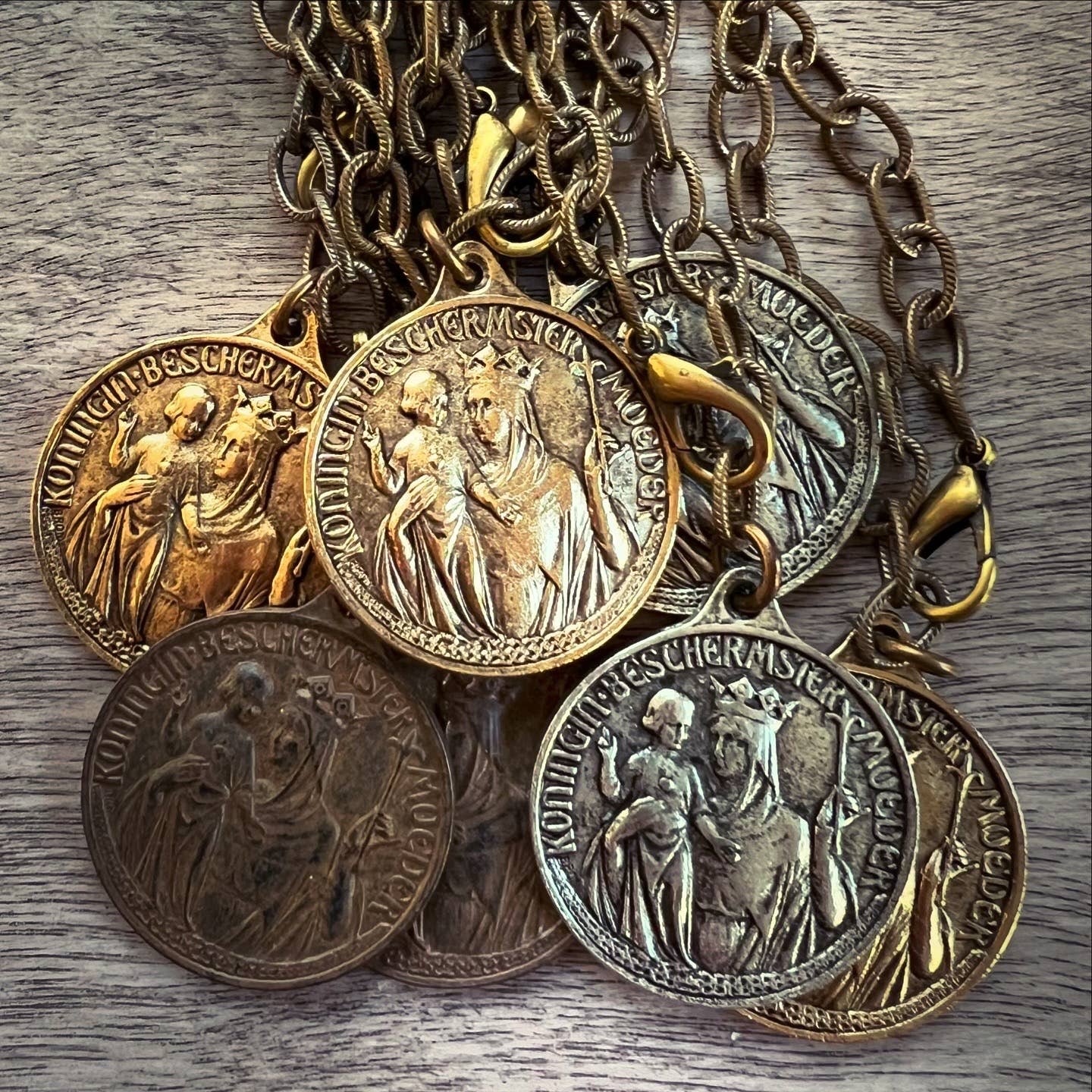 Chasing Cherubs - Wholesale Pendant/Charm Necklace - Maria2