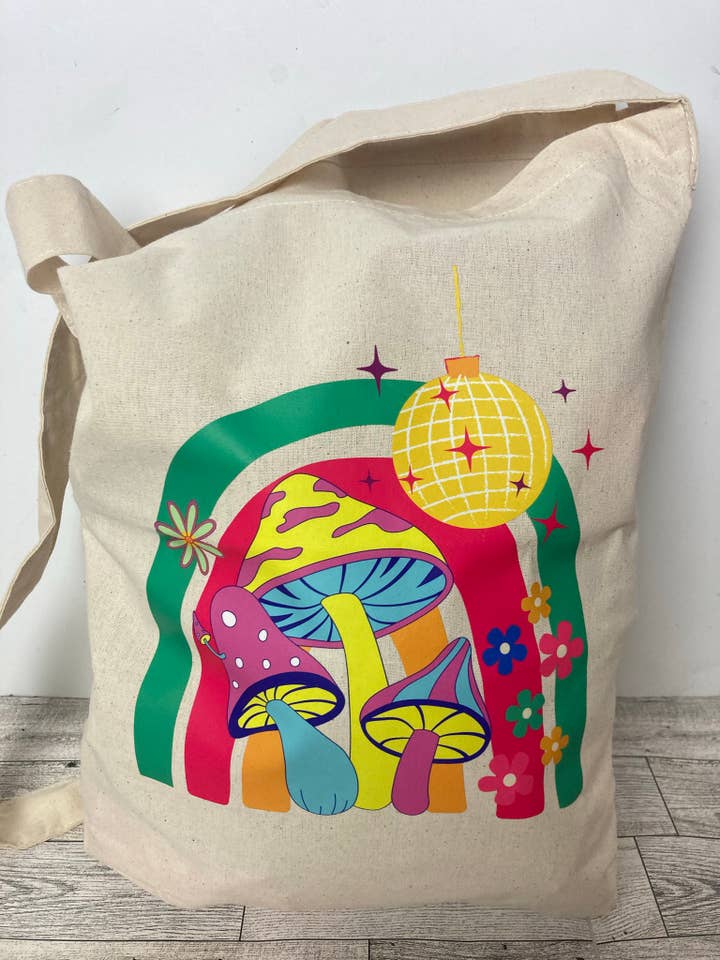 Sac à bandoulière en toile Happy Mushroom Rainbow pour la vente par The Little Planet