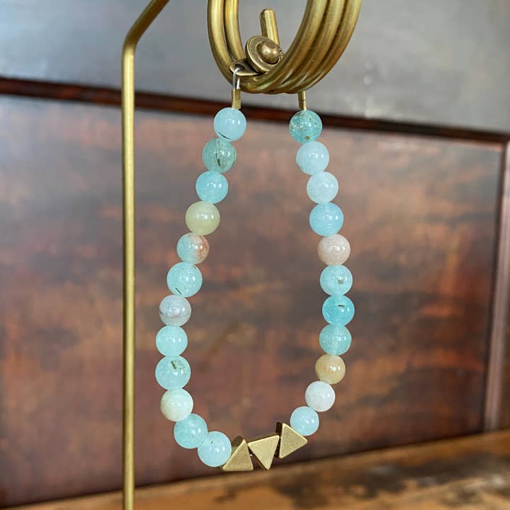 Seeds – Großhandel Perlenarmband – Duluth Armband | Halbedelsteinperlen | Dreiecke aus Messing2