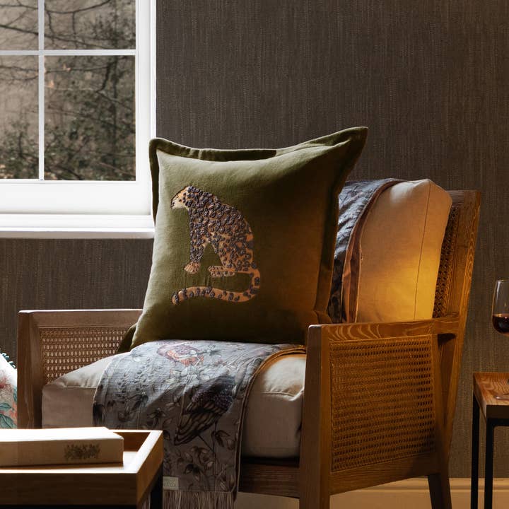 Coussin brodé Waghoba Olive pour la vente par Riva Home