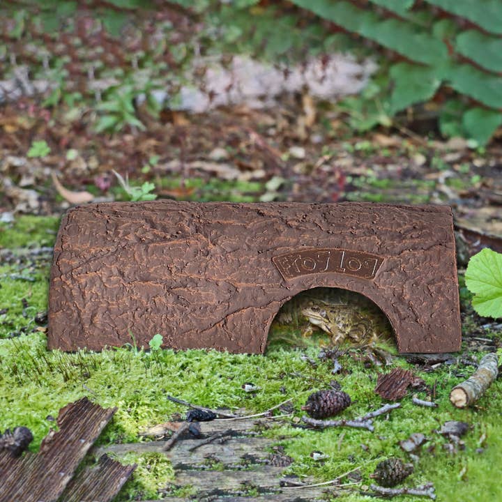Simon King Frog Log - Frog House for wholesale by Wildlife World