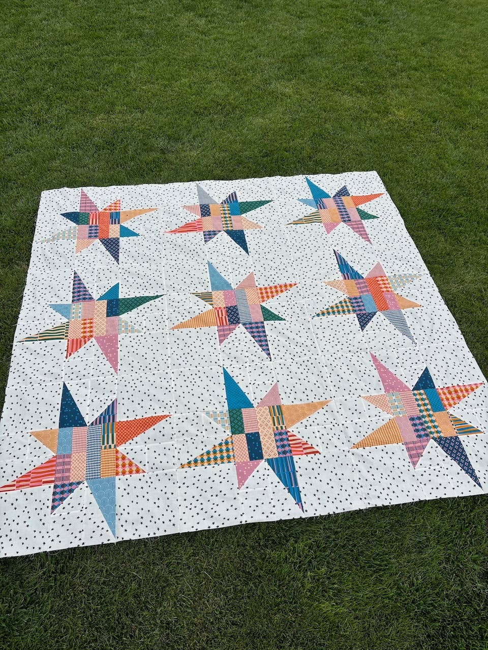 AllisonRamsing.com - Wholesale Craft Supplies - *NEW PATTERN* Family Stars Quilt Pattern - Printed 12