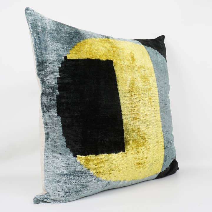 MD Home - Wholesale Throw Pillow Cover - HANDMADE IKAT SILK/VELVET PILLOWCASE 24"x24"2