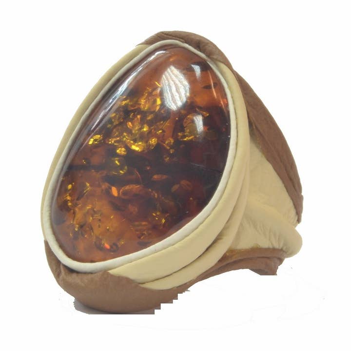 Cognac rav Ring med hvidt læder for engroshandel hos The Natural Amber