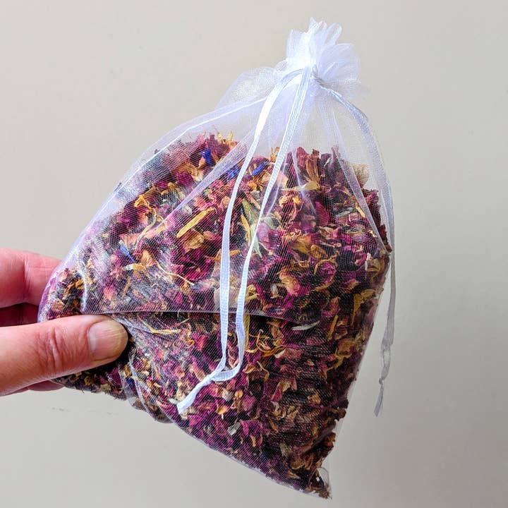 Handmade Elizabethan Potpourri Pack with Rose Scent 50g bag for wholesale by Daisy Gifts Ltd