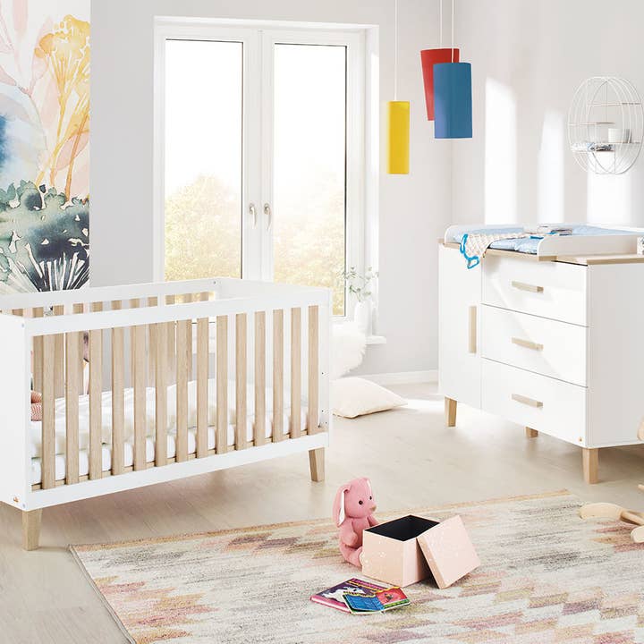 Lumi barnrumsset i 2 delar med spjälsäng och extra bred skötbänk för wholesale av Pinolino Kinderträume GmbH