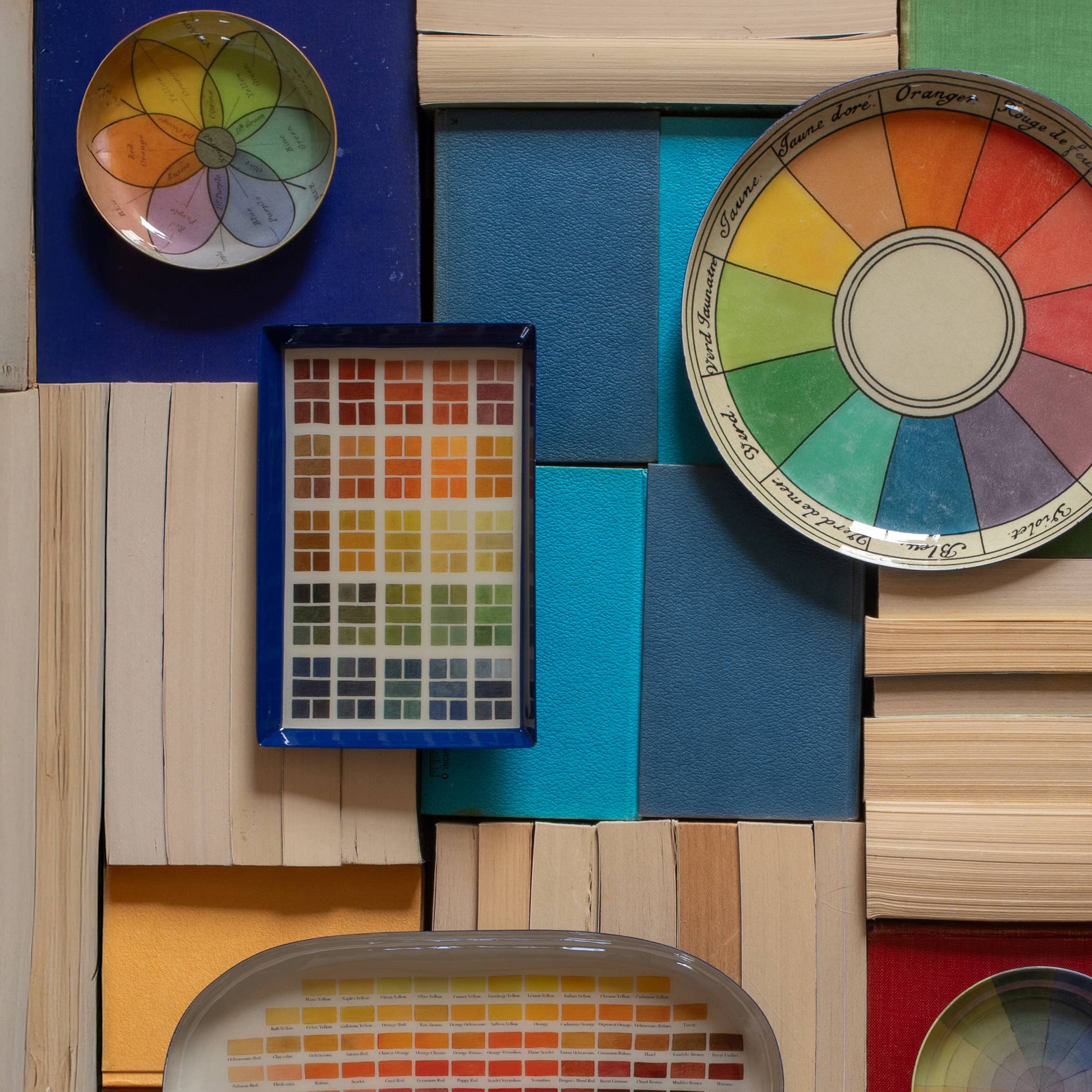 Roomytown Inc - Wholesale Decorative Tray - 8" Medium Round Enamel Tray - Cercle Chromatique1