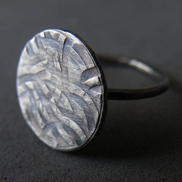 Kvinnor Cocktail Ring, oxiderat Sterling Silver textur Ring för wholesale av SteamyLab