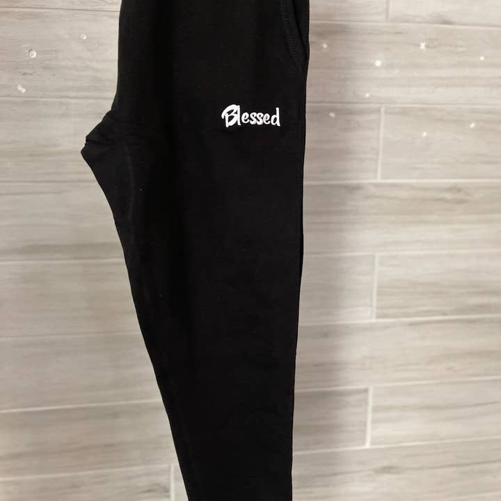 Joggers in pile unisex di peso medio ricamati "Blessed" per la vendita all'ingrosso da parte di Affirmation Effect